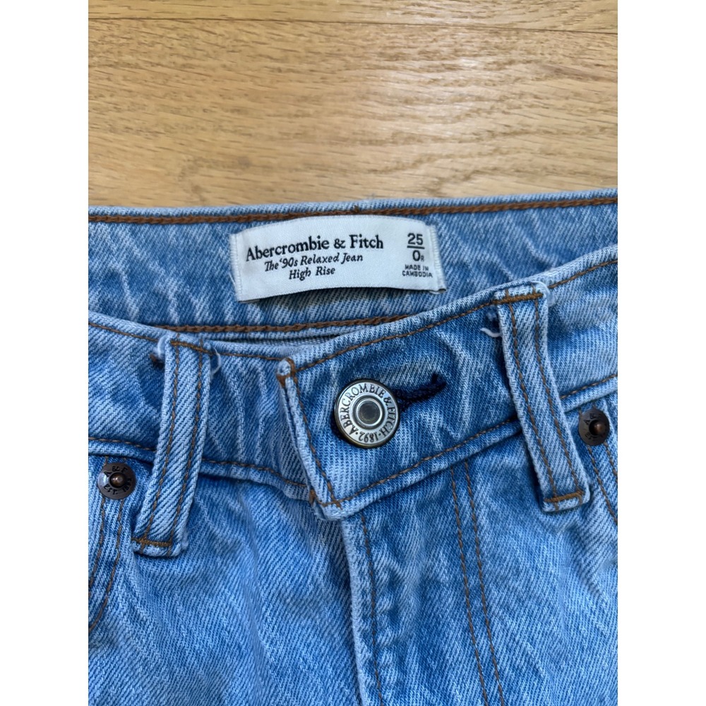 Abercrombie & Fitch 90s Relaxed Jean High Rise Light Blue Cuffed Hem 25 0 Mom - Picture 3 of 5